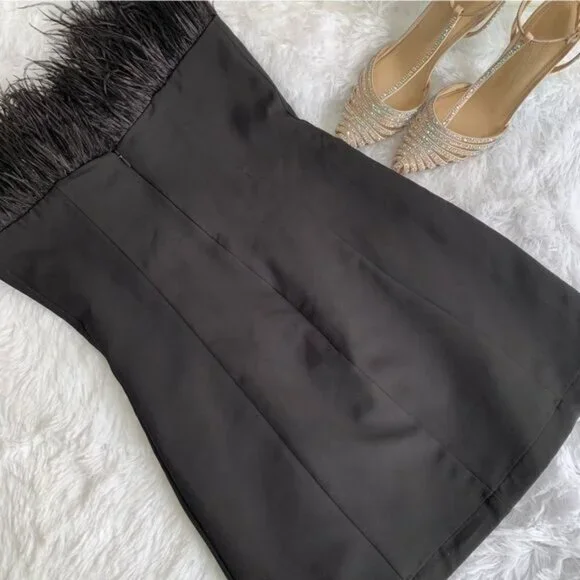 ASTR BLACK FEATHER‎ MINI DRESS - Picture 5 of 13